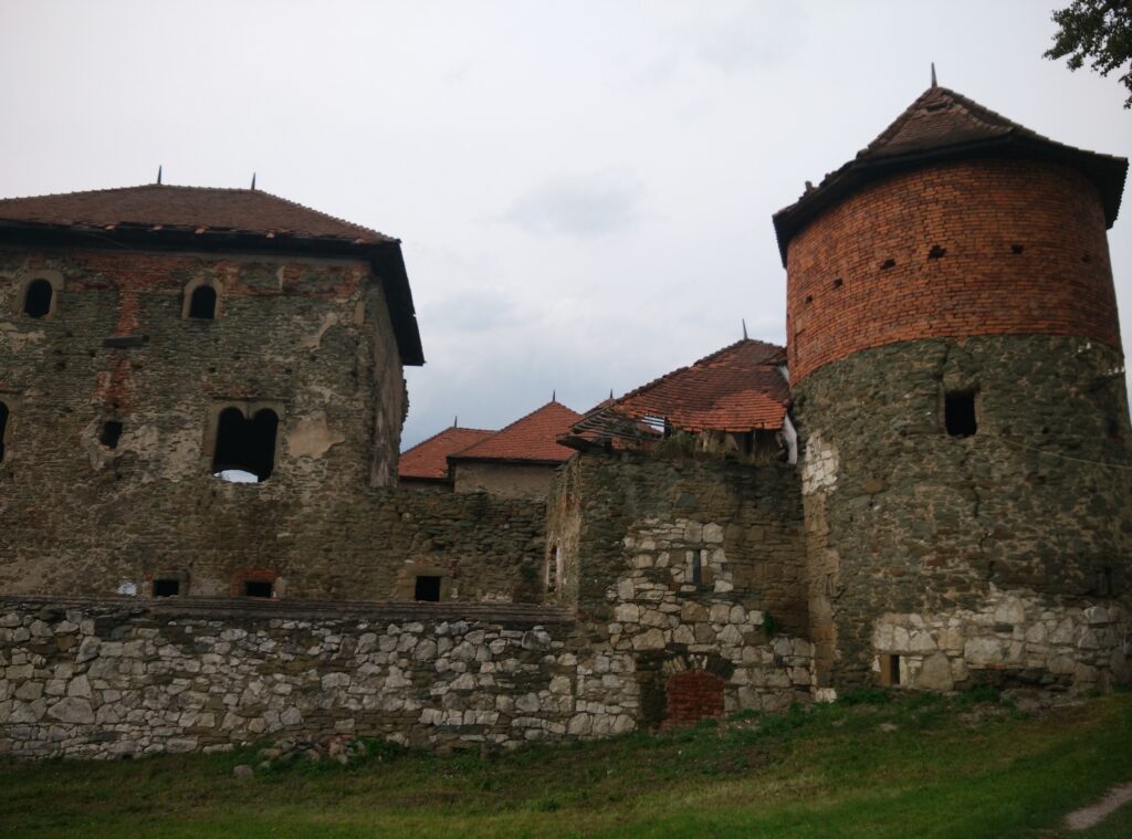 Vedeli ste, že na východnom Slovensku bolo kedysi vyše 100 hradov? markušovský hrad