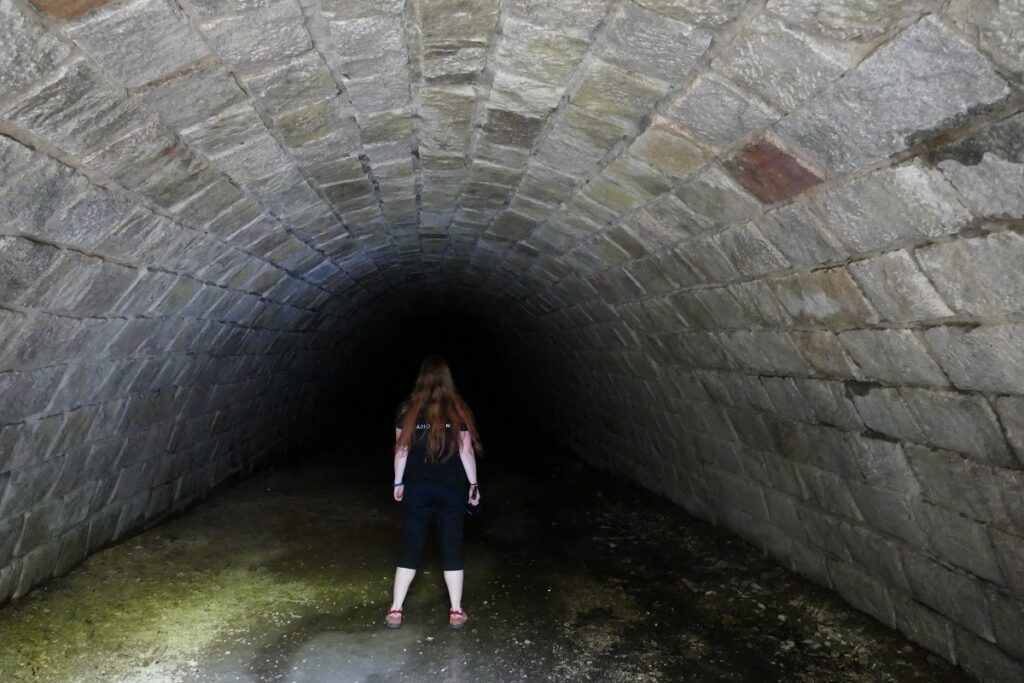 Slavošovský tunel: Nikdy neslúžil svojmu účelu, napriek tomu spája ľudí slavošovský tunel